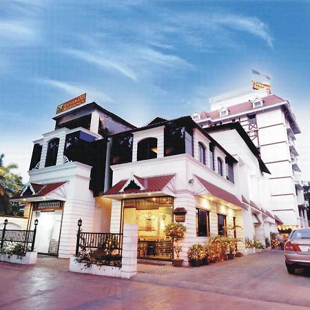 Yuvarani Residency Kochi Extérieur photo