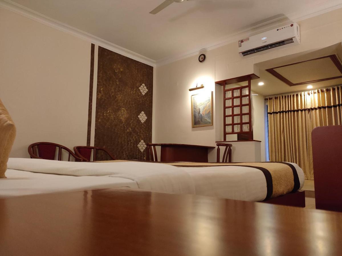 Yuvarani Residency Kochi Extérieur photo