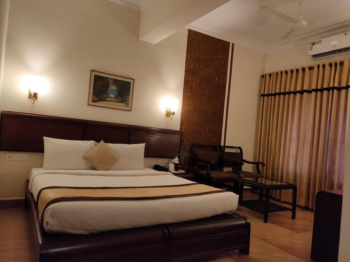 Yuvarani Residency Kochi Extérieur photo