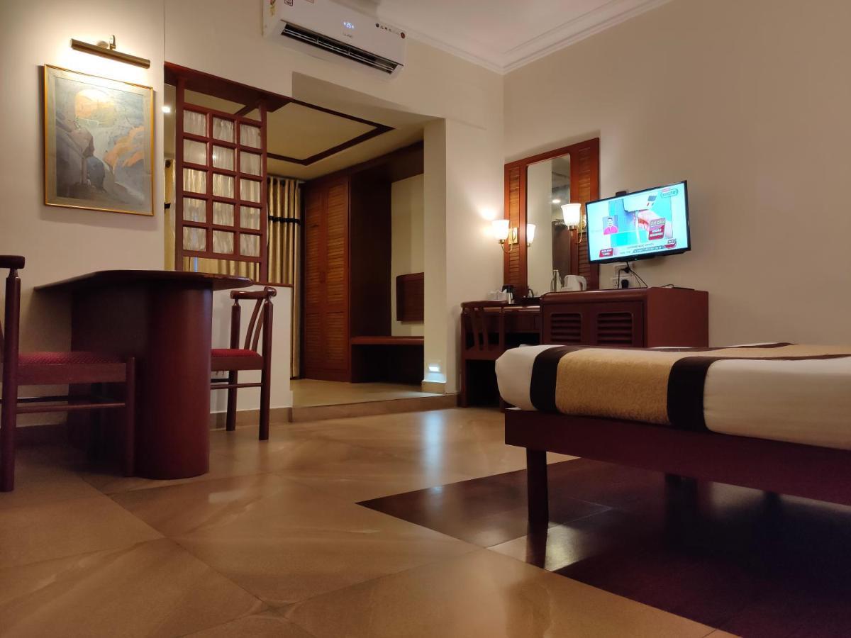 Yuvarani Residency Kochi Extérieur photo