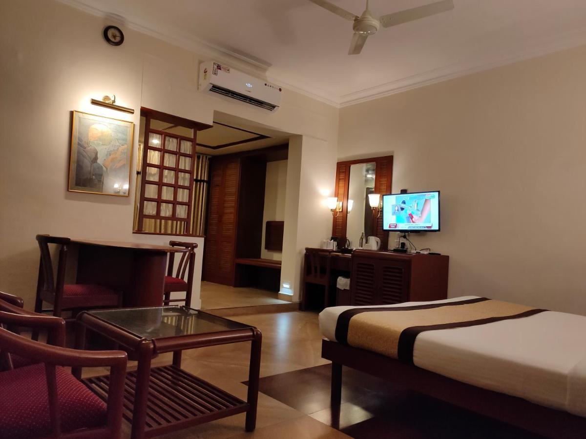 Yuvarani Residency Kochi Extérieur photo