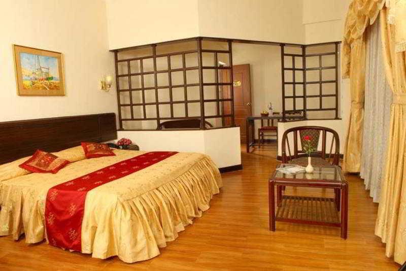 Yuvarani Residency Kochi Extérieur photo