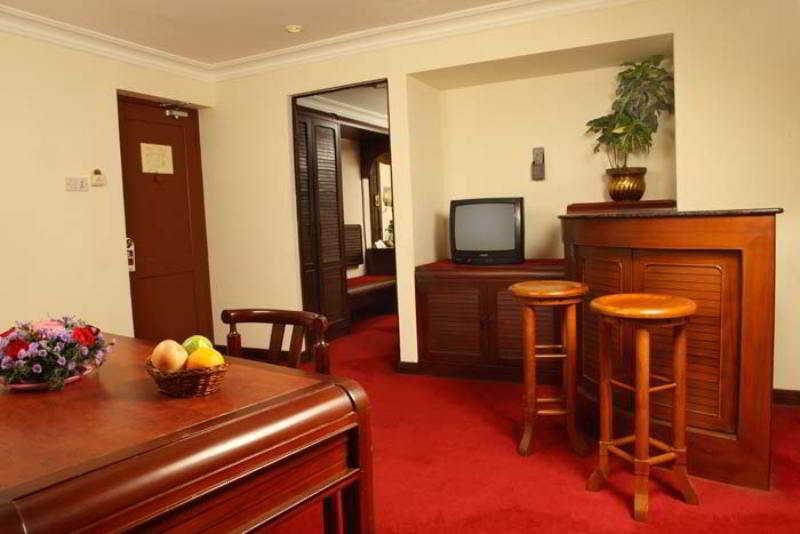 Yuvarani Residency Kochi Extérieur photo