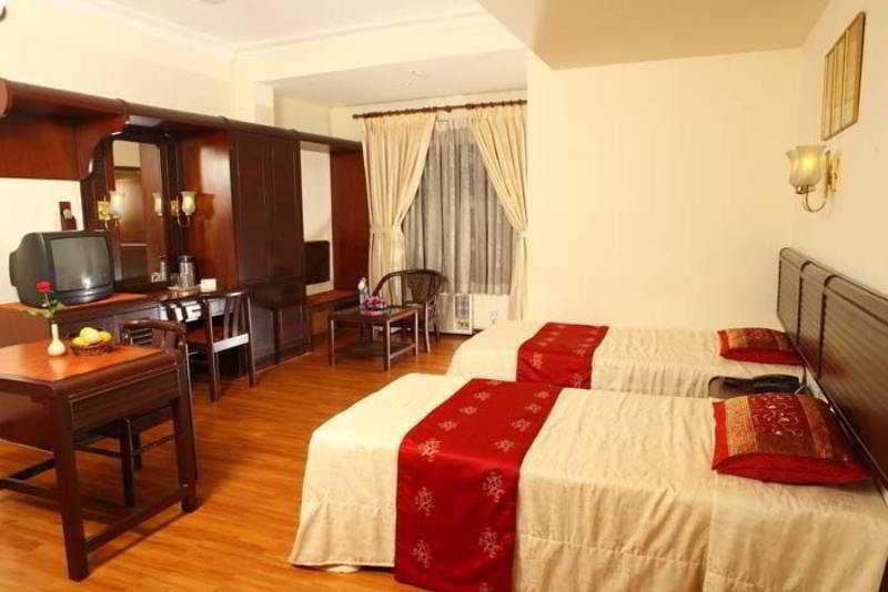 Yuvarani Residency Kochi Extérieur photo