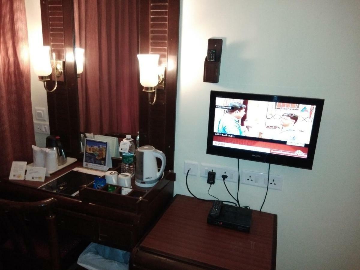 Yuvarani Residency Kochi Extérieur photo
