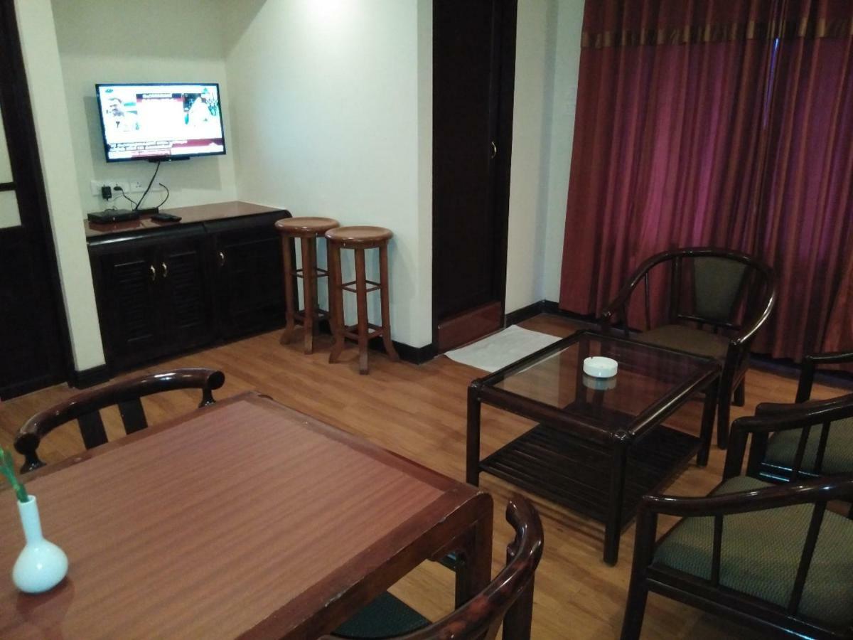 Yuvarani Residency Kochi Extérieur photo