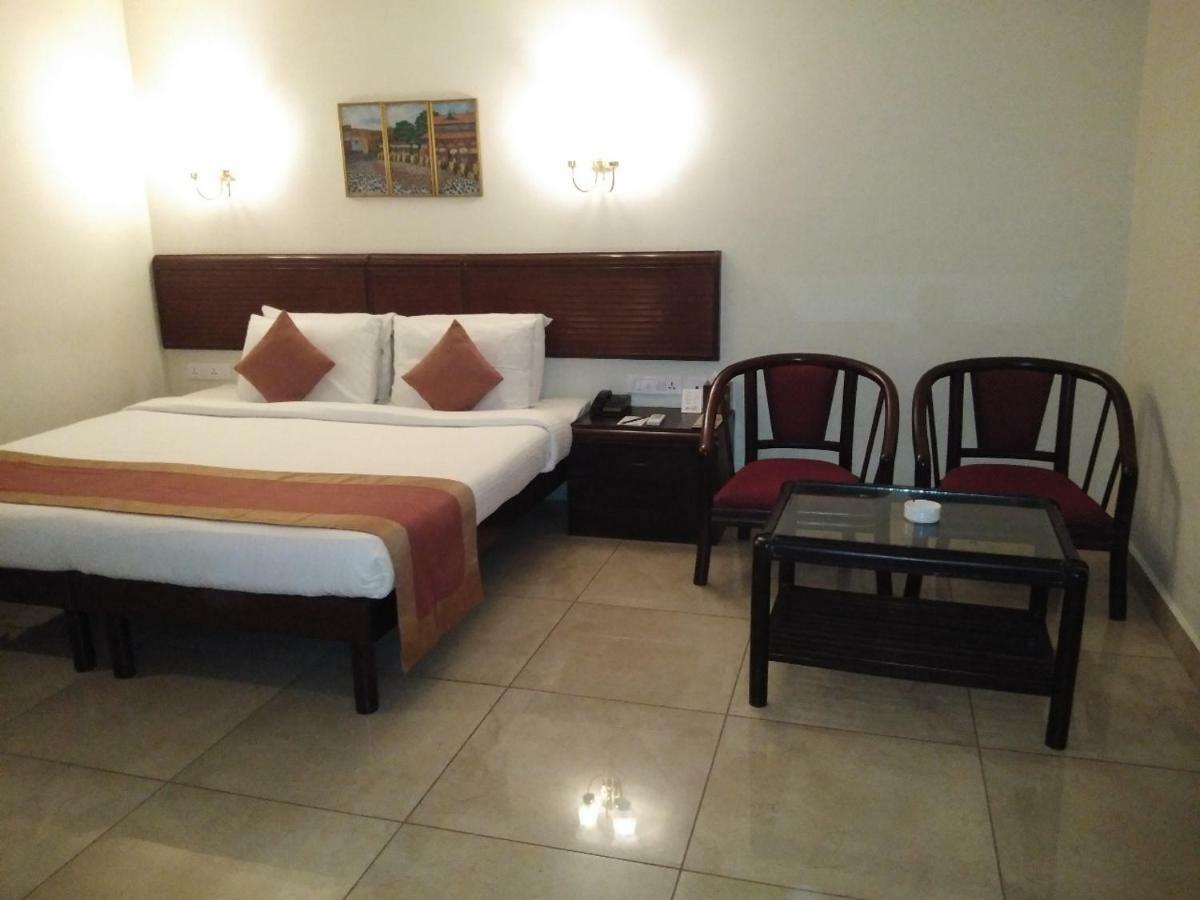 Yuvarani Residency Kochi Extérieur photo
