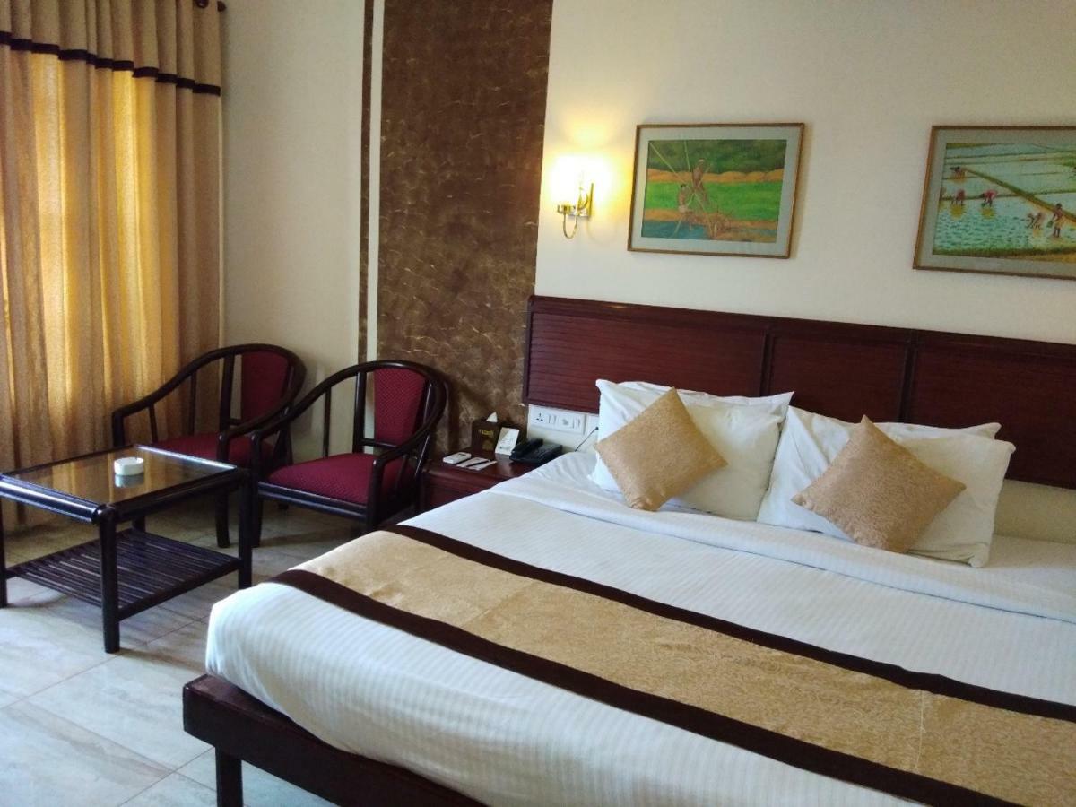 Yuvarani Residency Kochi Extérieur photo