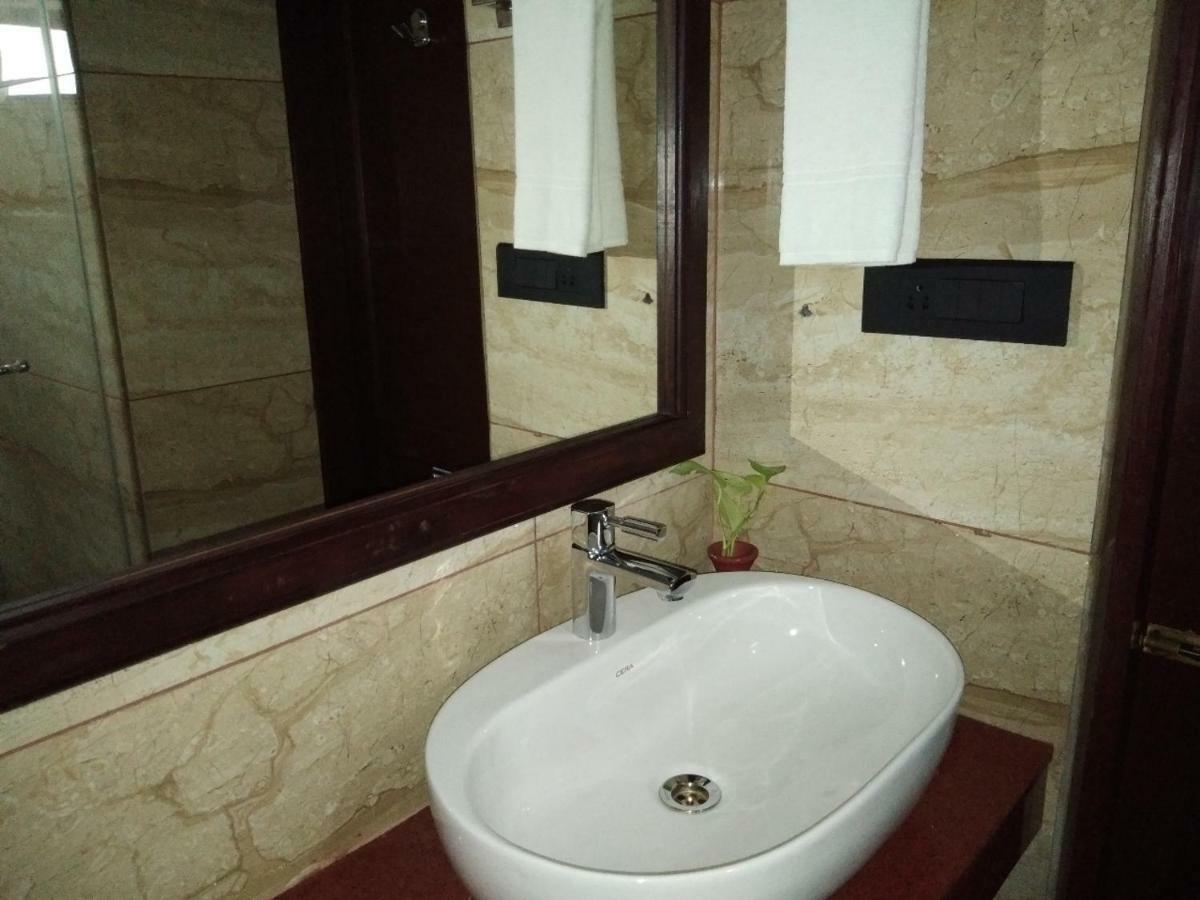 Yuvarani Residency Kochi Extérieur photo