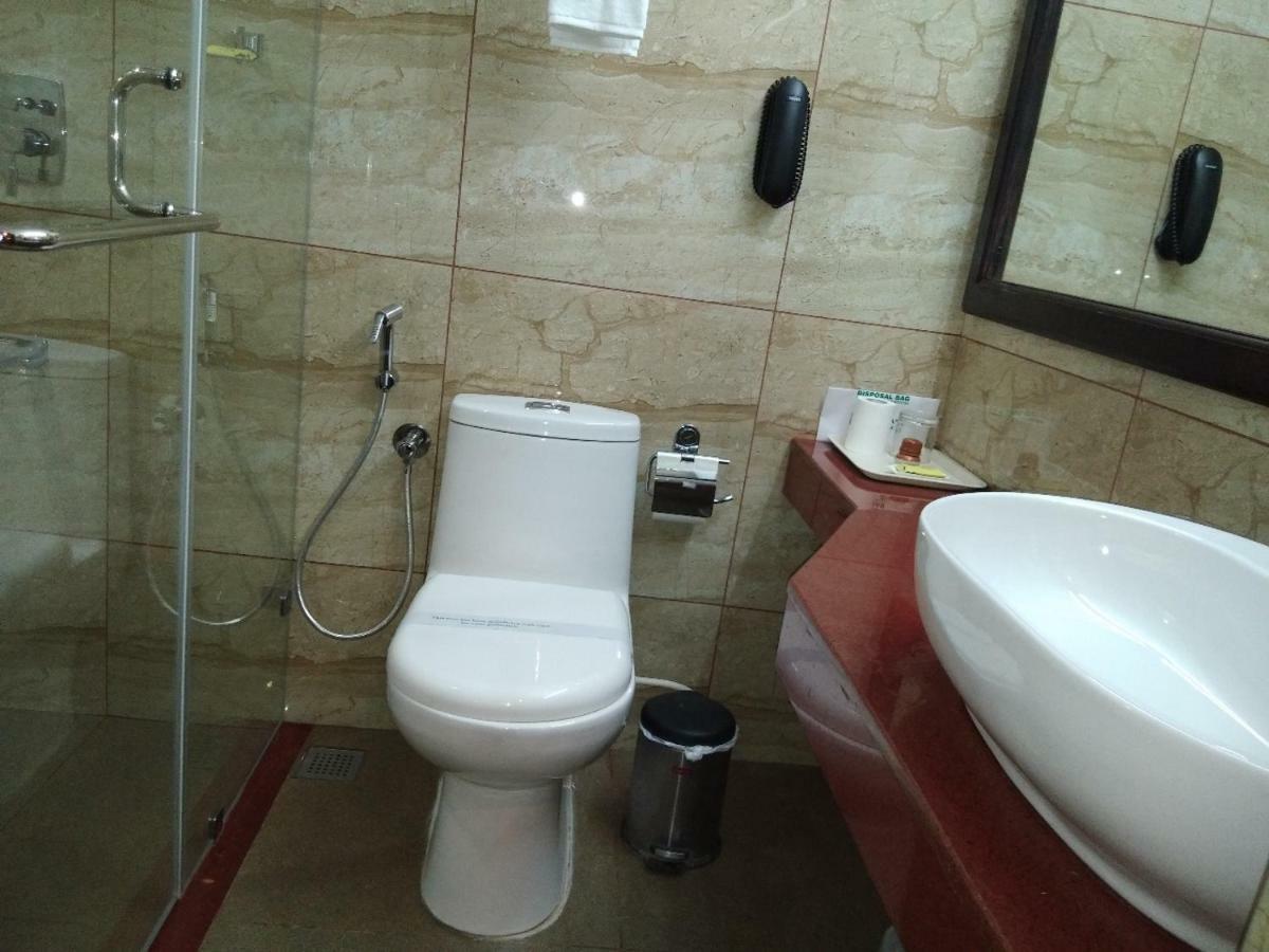 Yuvarani Residency Kochi Extérieur photo