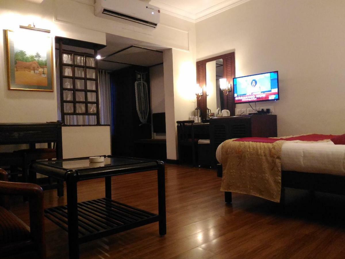 Yuvarani Residency Kochi Extérieur photo