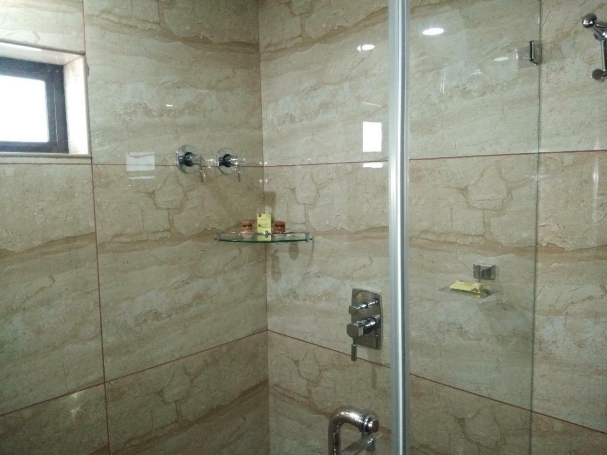 Yuvarani Residency Kochi Extérieur photo