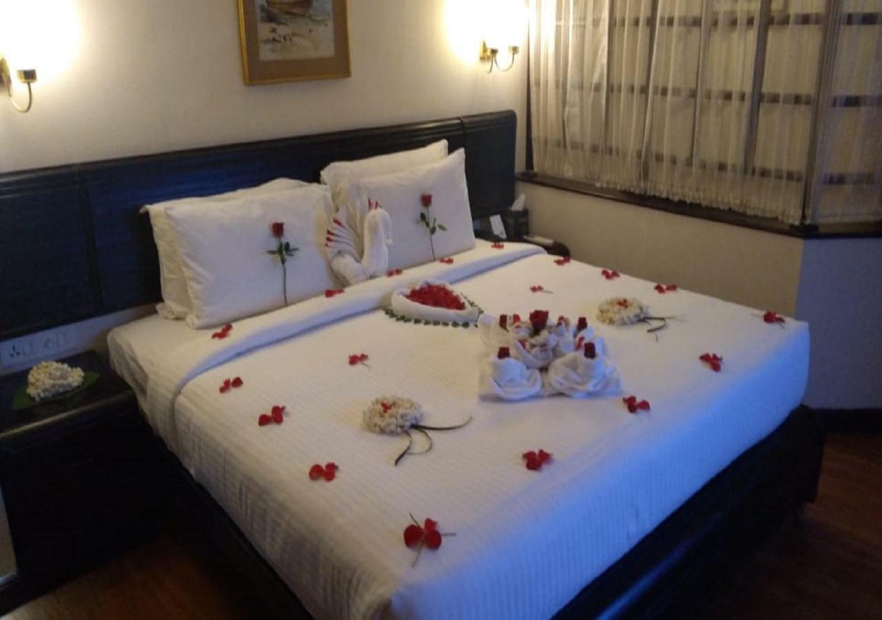Yuvarani Residency Kochi Extérieur photo