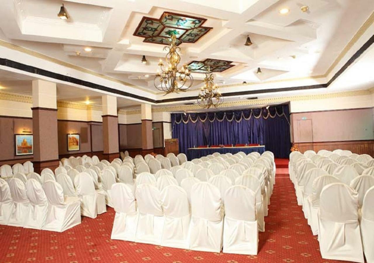 Yuvarani Residency Kochi Extérieur photo