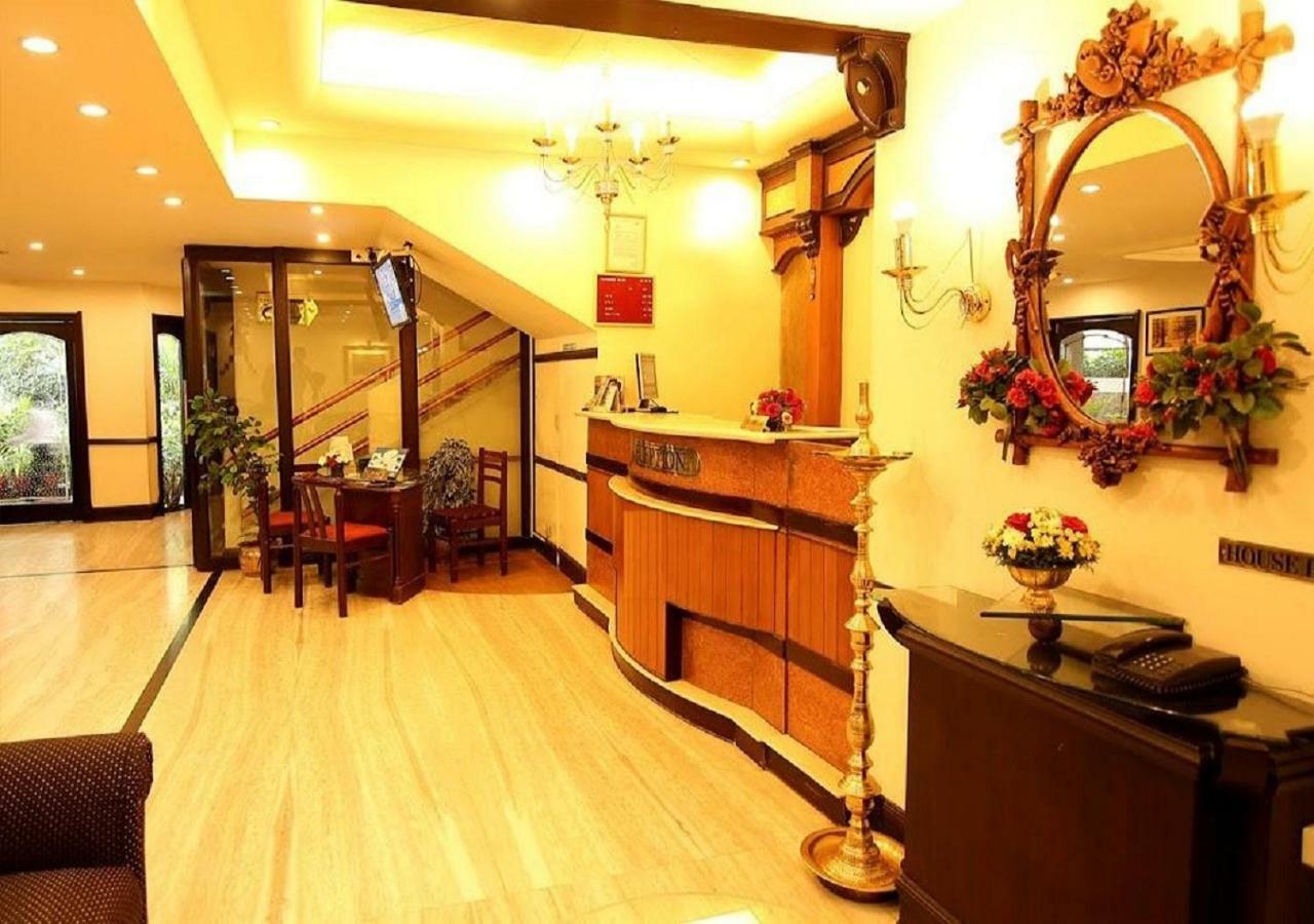 Yuvarani Residency Kochi Extérieur photo