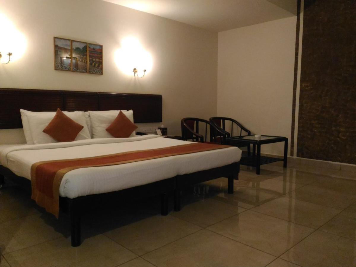 Yuvarani Residency Kochi Extérieur photo
