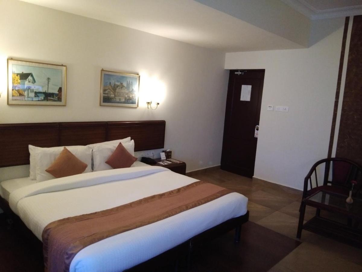 Yuvarani Residency Kochi Extérieur photo