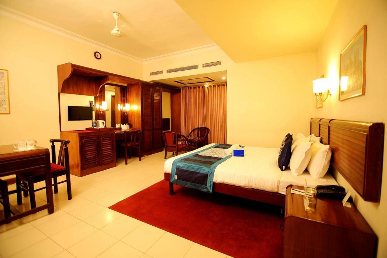 Yuvarani Residency Kochi Extérieur photo