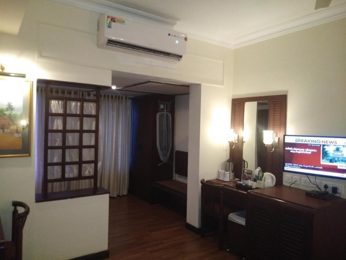 Yuvarani Residency Kochi Extérieur photo