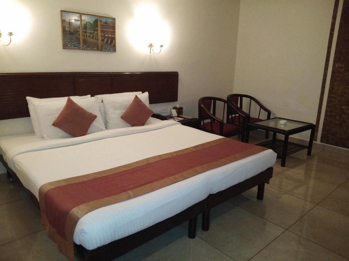 Yuvarani Residency Kochi Extérieur photo