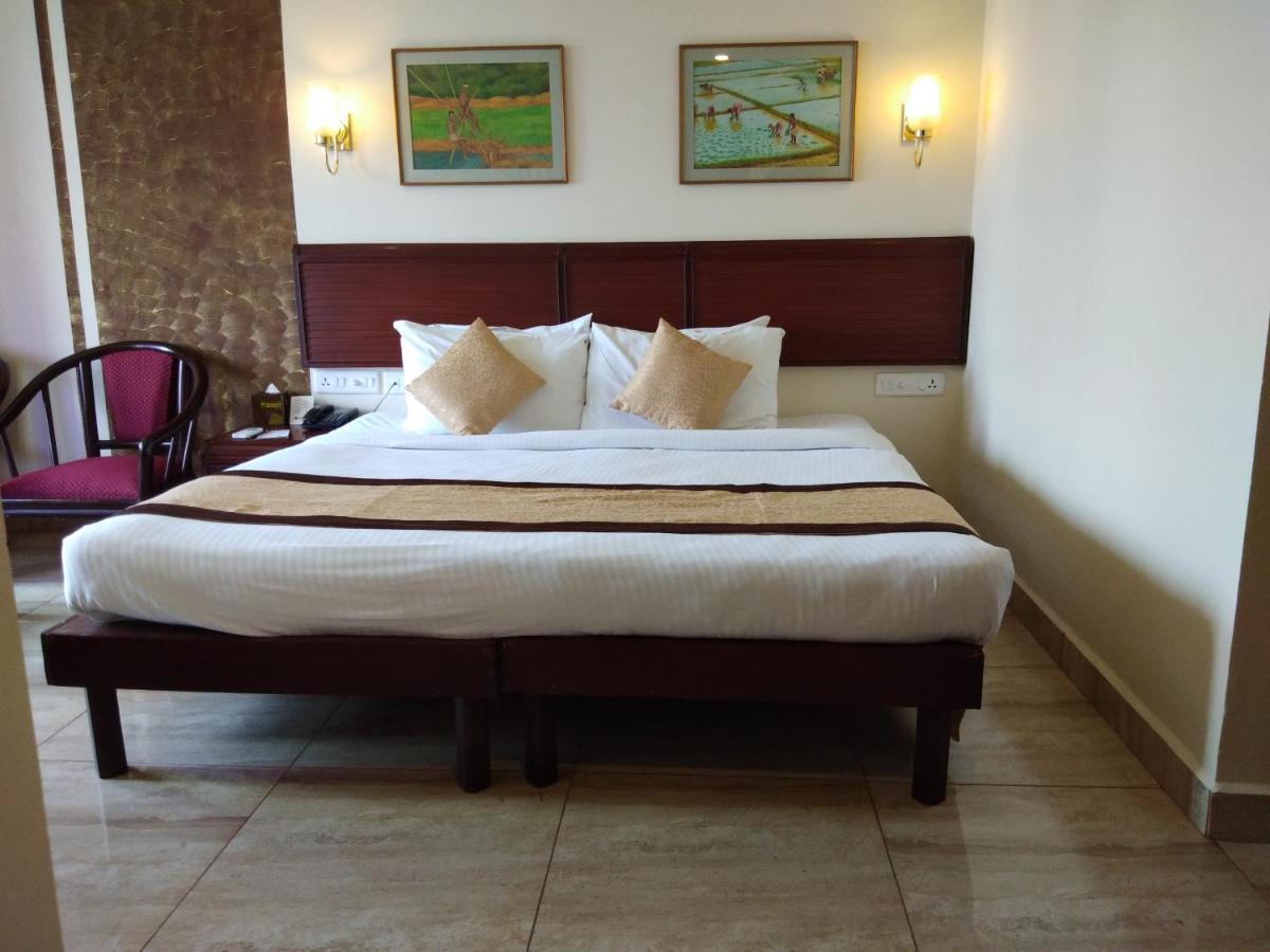 Yuvarani Residency Kochi Extérieur photo