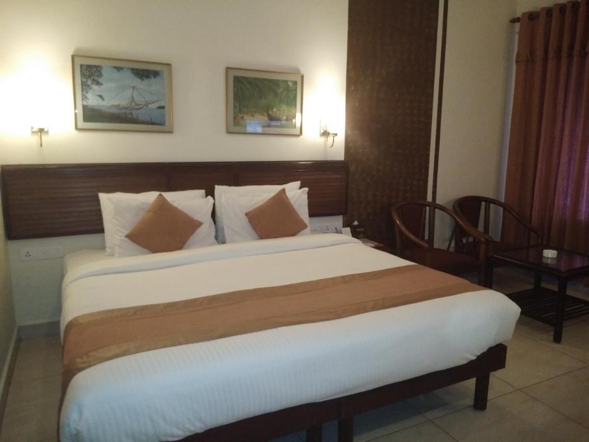 Yuvarani Residency Kochi Extérieur photo