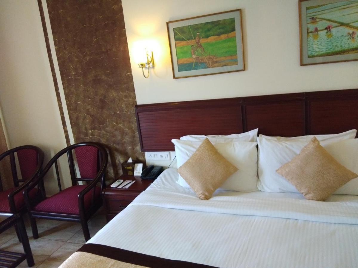 Yuvarani Residency Kochi Extérieur photo