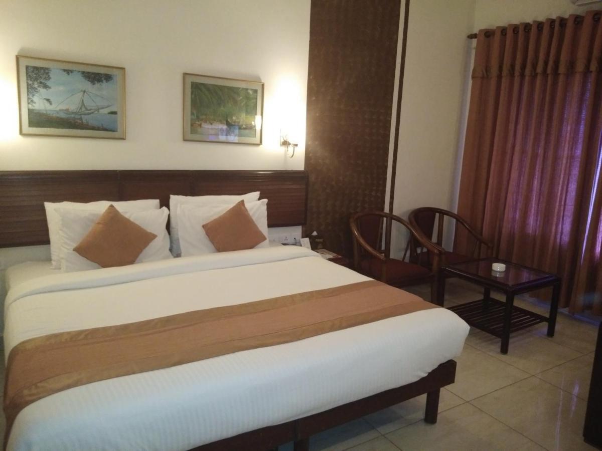 Yuvarani Residency Kochi Extérieur photo